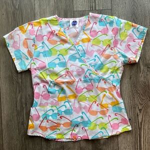 Landau Women’s 1-Pocket V-Neck Fitted Sunglasses Scrub Top